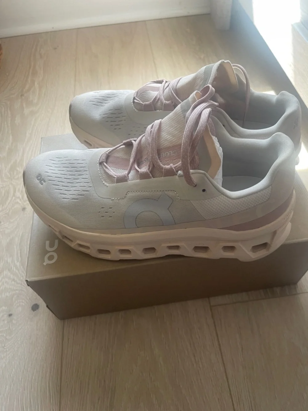 QC Cloudmonster Running Women's Sneakers in Light Pink and White Size: 9.5